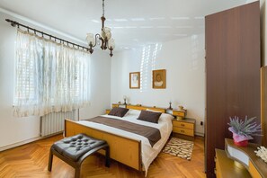 2 chambres, fer et planche à repasser, Wi-Fi, draps fournis