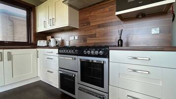 House | Private kitchen | Fridge, microwave, oven, stovetop