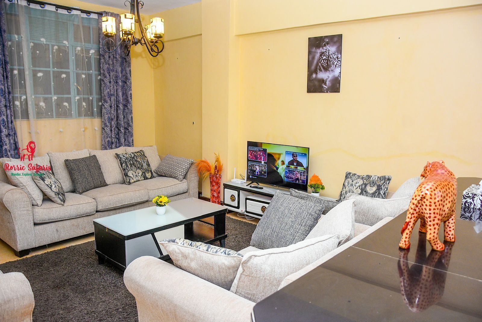 Business Apartment | Living area | 24-inch Smart TV with digital channels