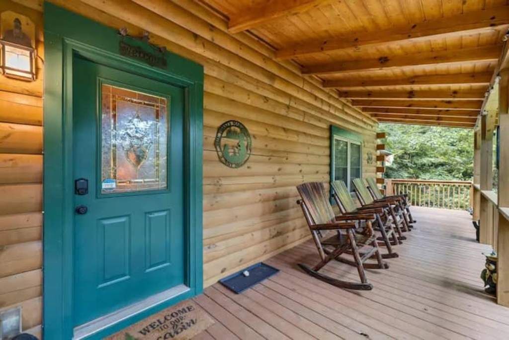 Cozy Mountain Cabin, Hot Tub, Gameroom, Wood Burning Fireplace