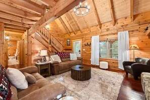 Fernseher, Kamin, Tischfußball, Bücher