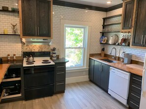 Fridge, microwave, oven, stovetop - MIDCOAST, HISTORIC, FRESH. DOWNTOWN BEAUTIFUL BATH with Laundry (Bath)