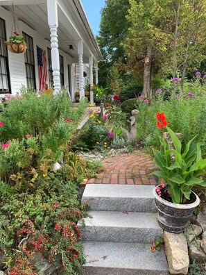 Exterior detail - MIDCOAST, HISTORIC, FRESH. DOWNTOWN BEAUTIFUL BATH with Laundry (Bath)