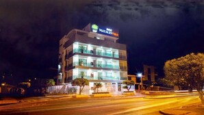 A multi-story hotel with a sign reading "MAYALES Plaza". - hotel metropolitano plaza (Valledupar)