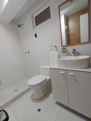 Dusche, Handtücher, Seife, Toilettenpapier