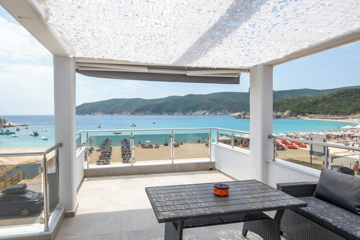Sigma Beachfront Villa | Terrace/patio