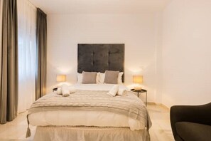 2 Schlafzimmer, Zimmersafe, Schreibtisch, Bügeleisen/Bügelbrett