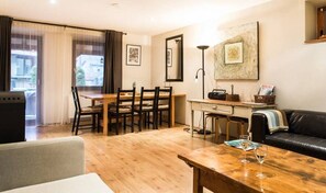 TV, fireplace, DVD player - Kolovrat, 90 m2, 2 bedrooms, terrace, airco, garden, own parking, BBQ (Tolmin)