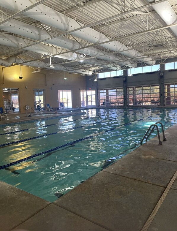 Pool - Pena Full-time rental 55 + community
Walk to the mall, restaurant, Walgreens (Green Valley)