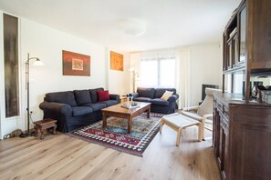 Een smart-tv en een kantoor