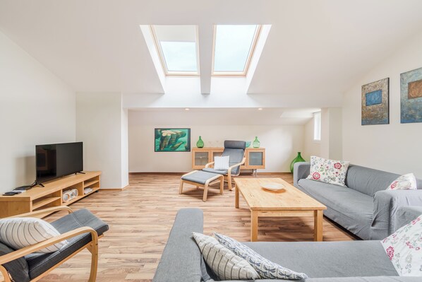 TV, offices - Stylish apartment 100 m2 in Vila with lake view , sleeps 6, 2 bedrooms, airco, balcony (Most na Soci)