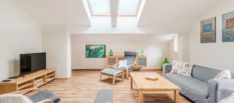 Stylish  apartment 100 m2 in Vila with lake view , sleeps 6, 2 bedrooms,  airco, balcony