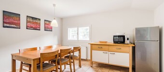 Stylish apartment 100 m2 in Vila with lake view , sleeps 6, 2 bedrooms, airco, balcony