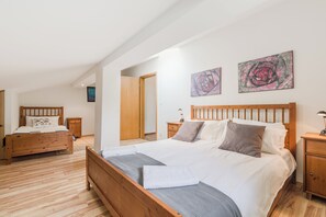 2 bedrooms, iron/ironing board, free WiFi, bed sheets - Stylish apartment 100 m2 in Vila with lake view , sleeps 6, 2 bedrooms, airco, balcony (Most na Soci)