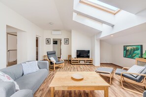 TV, offices - Stylish apartment 100 m2 in Vila with lake view , sleeps 6, 2 bedrooms, airco, balcony (Most na Soci)