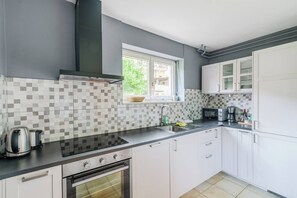 Frigorifero, microonde, forno, lavastoviglie