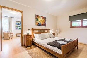 1 bedroom, iron/ironing board, free WiFi, bed sheets - Down floor ap with 1 bedroom, airco, tv, new kitchen and own lake side terrace (Most na Soci)