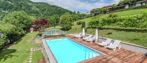 Een verwarmd zwembad