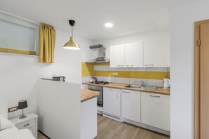 Fridge, microwave, oven, stovetop - Arena - spacious apartment with a swimming pool in the beautiful Most na Soci (Most na Soci)