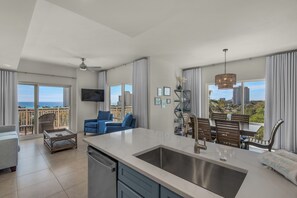 Interior - 4 min walk to beach! Sleeps 4~ Gulf VIEW! (Miramar Beach)
