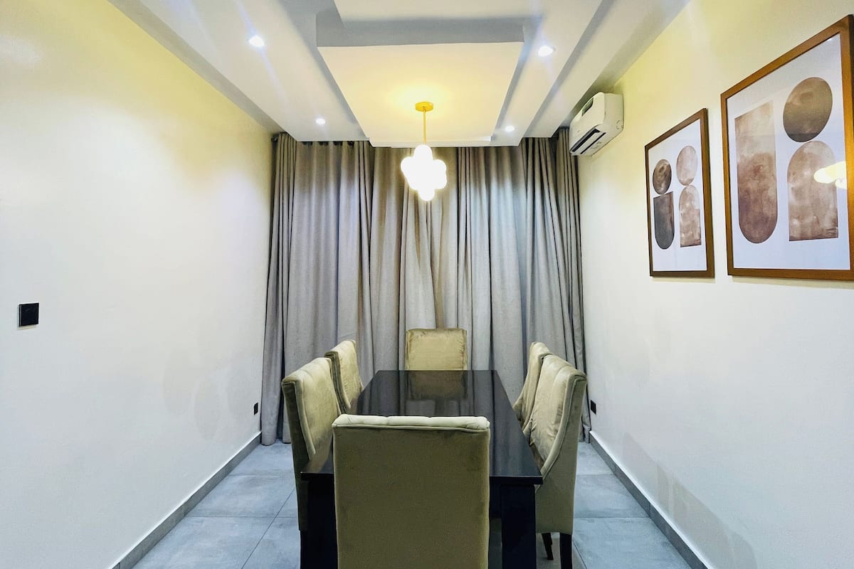 Luxury-Apartment | Essbereich im Zimmer