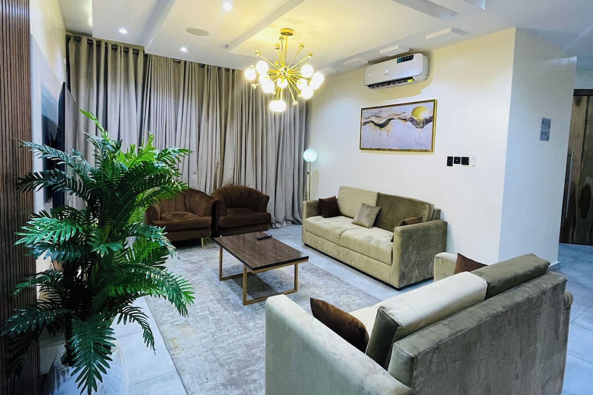 Apartemen Mewah | Area keluarga | Smart TV 50-inci dengan saluran TV kabel