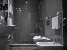 Superior Room | Bathroom