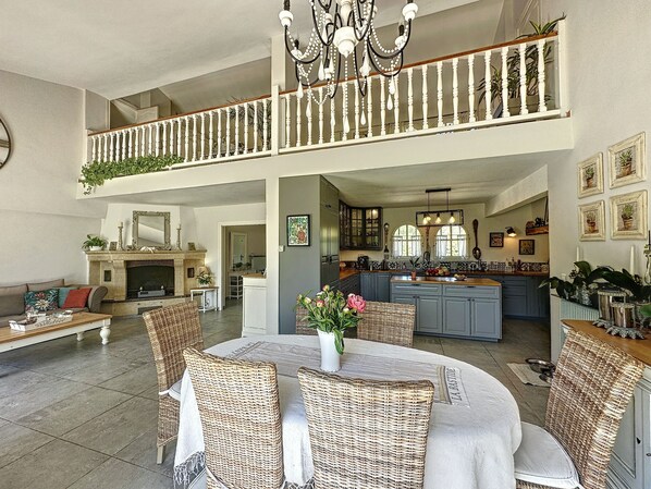 تناول الطعام