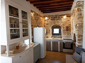 Fridge, oven, dishwasher, coffee/tea maker