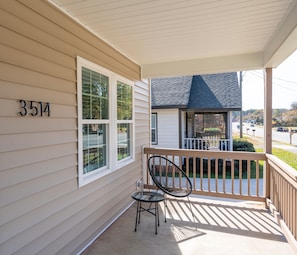 Terrace/patio - 2 BR King Bed Near Duke Hospital & Campus (Durham)
