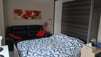 1 slaapkamer, een bureau, een strijkplank/strijkijzer, gratis wifi