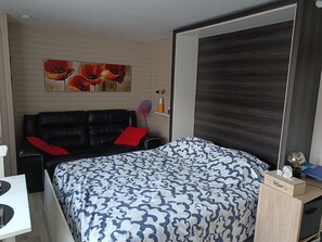 1 soverom, skrivebord, strykejern/-brett og wi-fi (inkludert)