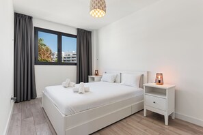 3 bedrooms, iron/ironing board, travel crib, internet - LAS OLAS 1 - New, spacious and bright penthouse (Estepona)