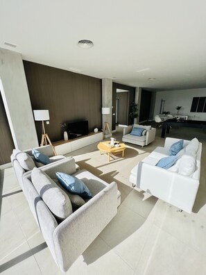 TV - Pure South – Modern Elegance with Sea View (Manilva)