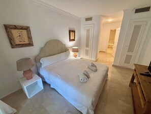 3 makuuhuonetta, silitysrauta/-lauta, Wi-Fi, vuodevaatteet