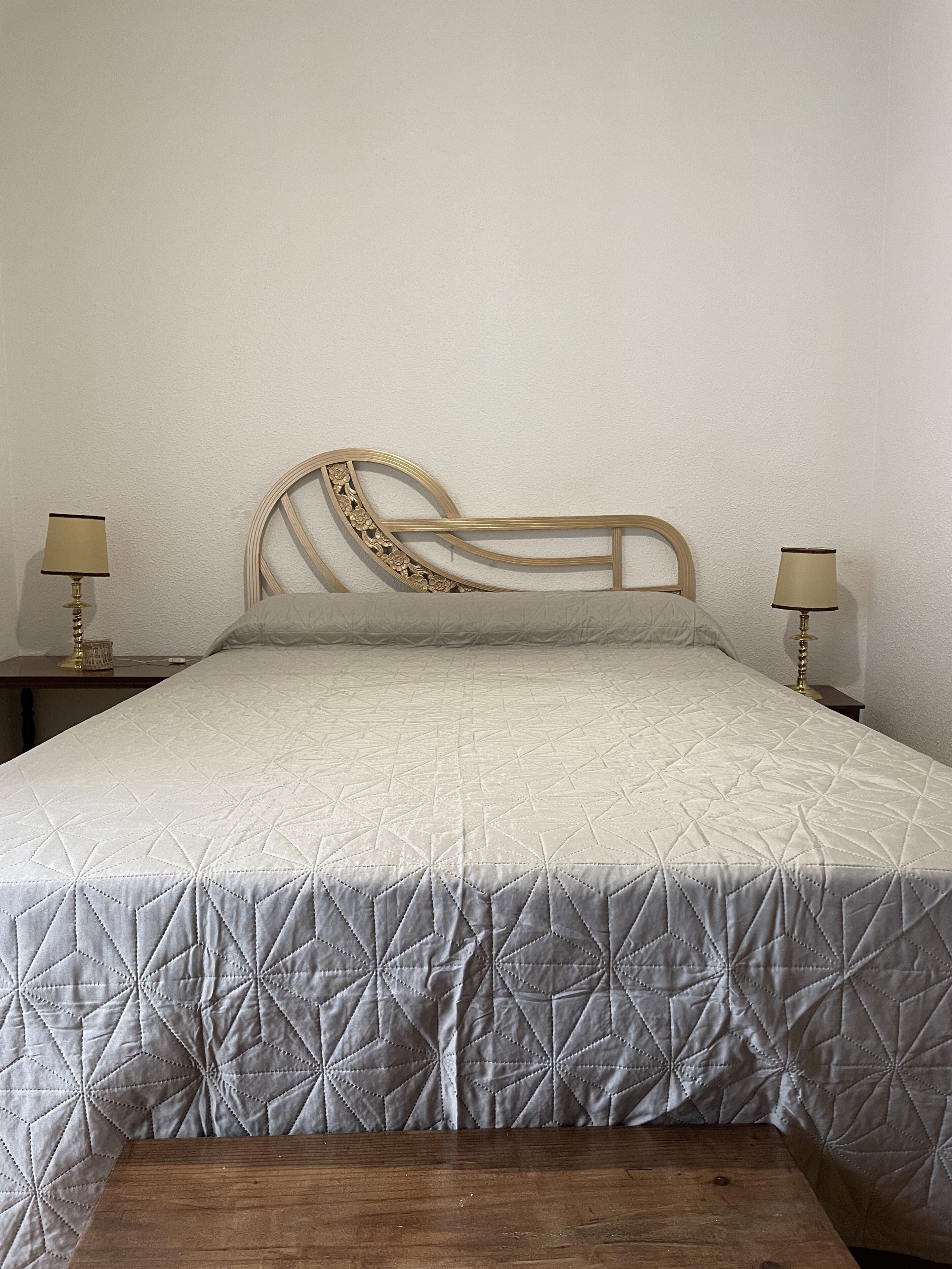 5 bedrooms, iron/ironing board, WiFi, bed sheets