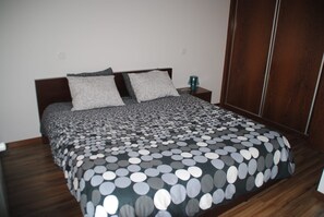 1 chambre, fer et planche à repasser, Wi-Fi, literie fournie