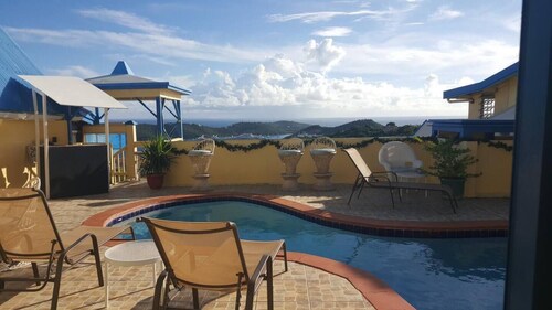 Sea View One-Bedroom Apartment in St. Thomas

