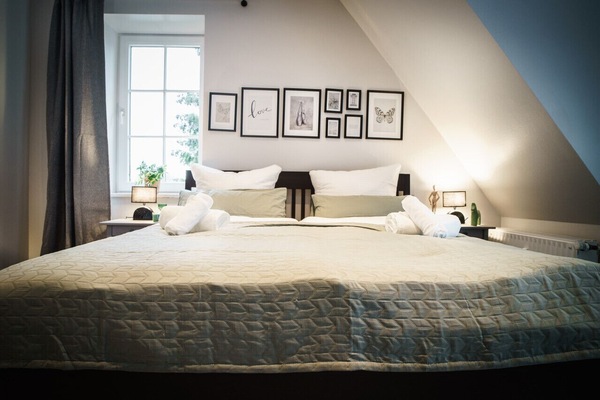 (Schlafzimmer Nr. 1) in Kingsize direkt mit Terrassenzugang