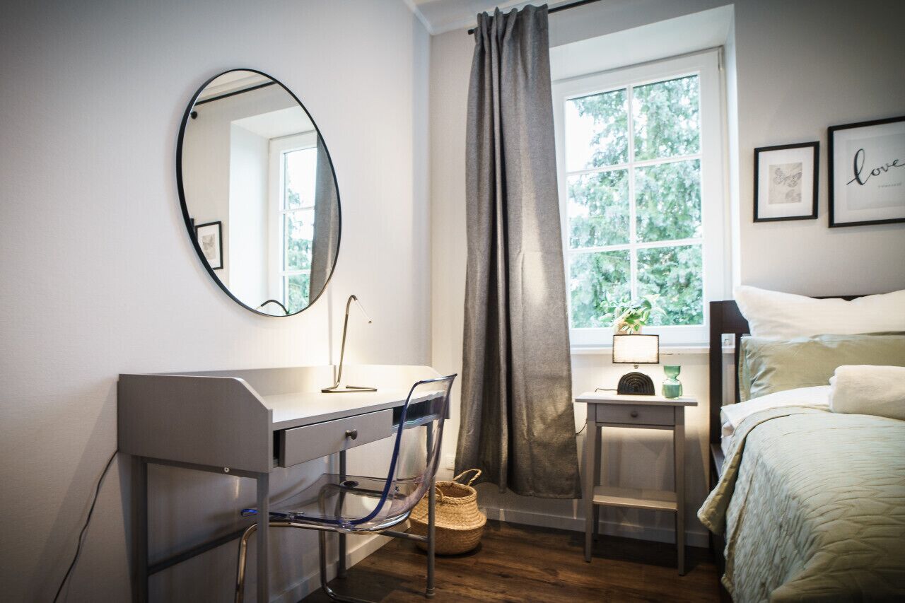 2 soverom, skrivebord, strykejern/-brett og wi-fi (inkludert)