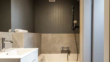 Family Apartment | Bathroom