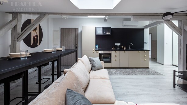 A modern apartment with a skylight, a kitchen, a dining area, and a living room. - Blue Blood for 11 by Fragola Apartments (Kraków)