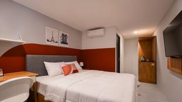 Deluxe Double Room | Desk, free WiFi, bed sheets