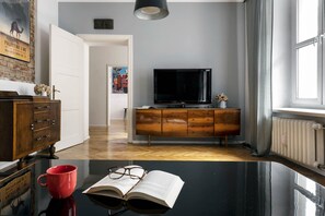 Design Apartment | 2 bedrooms, desk, blackout drapes, iron/ironing board - Roxy by Q4Apartments (Gdynia)