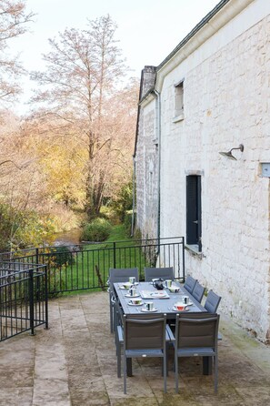 屋外ダイニングエリア