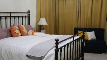 6 bedrooms, iron/ironing board, WiFi, bed sheets