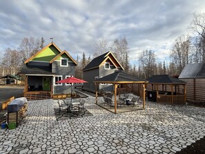 Outdoor dining - Talkeetna Bush Pilot House (Talkeetna)