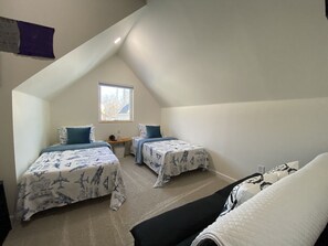 3 bedrooms, iron/ironing board, travel crib, free WiFi