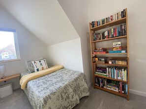 3 chambres, fer et planche à repasser, lit de bébé portatif, Wi-Fi