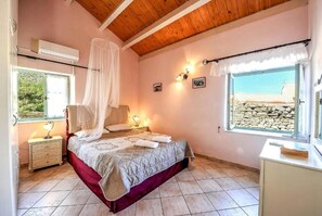 2 slaapkamers, een strijkplank/strijkijzer, wifi, beddengoed